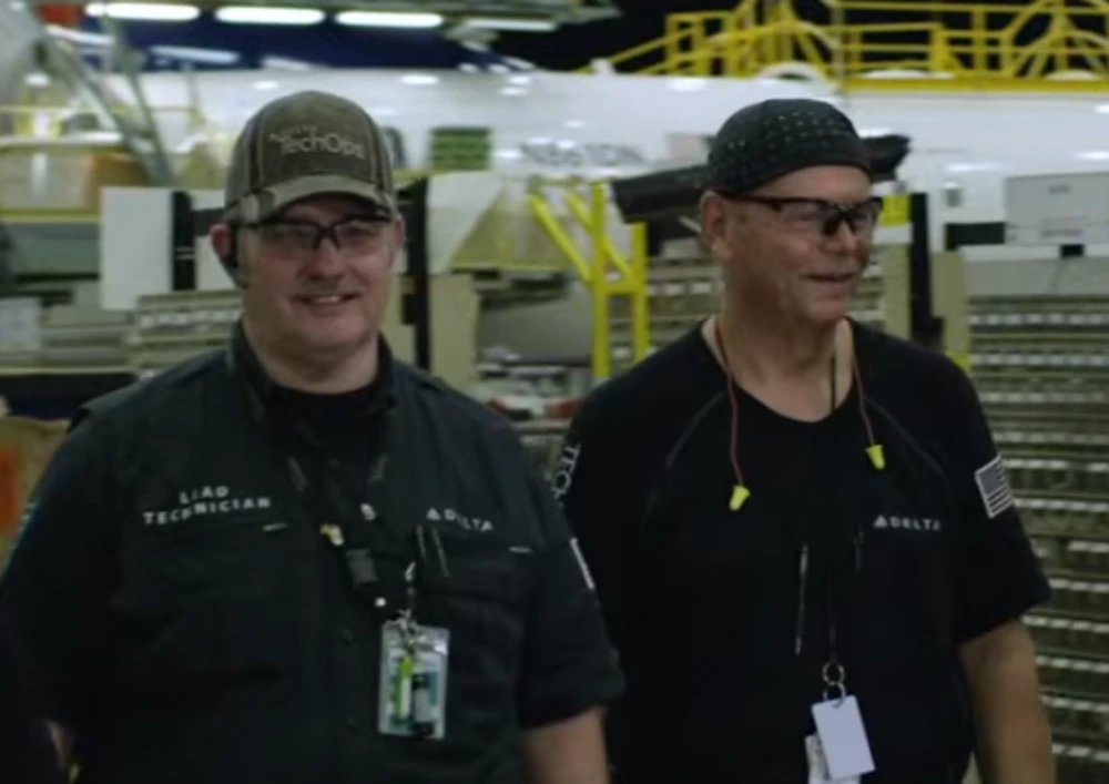 Warehouse and maintenance uniforms for operational staff